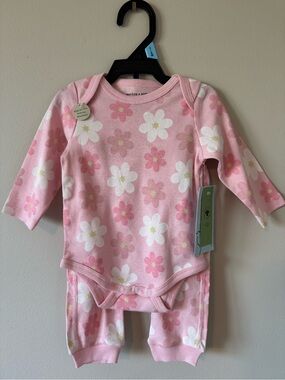 Monica + Andy pink flower set size 3-6 months